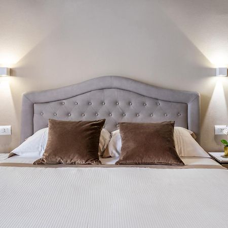 Santa Croce Luxury Suite - Dolcevita Holiday Флоренция Екстериор снимка