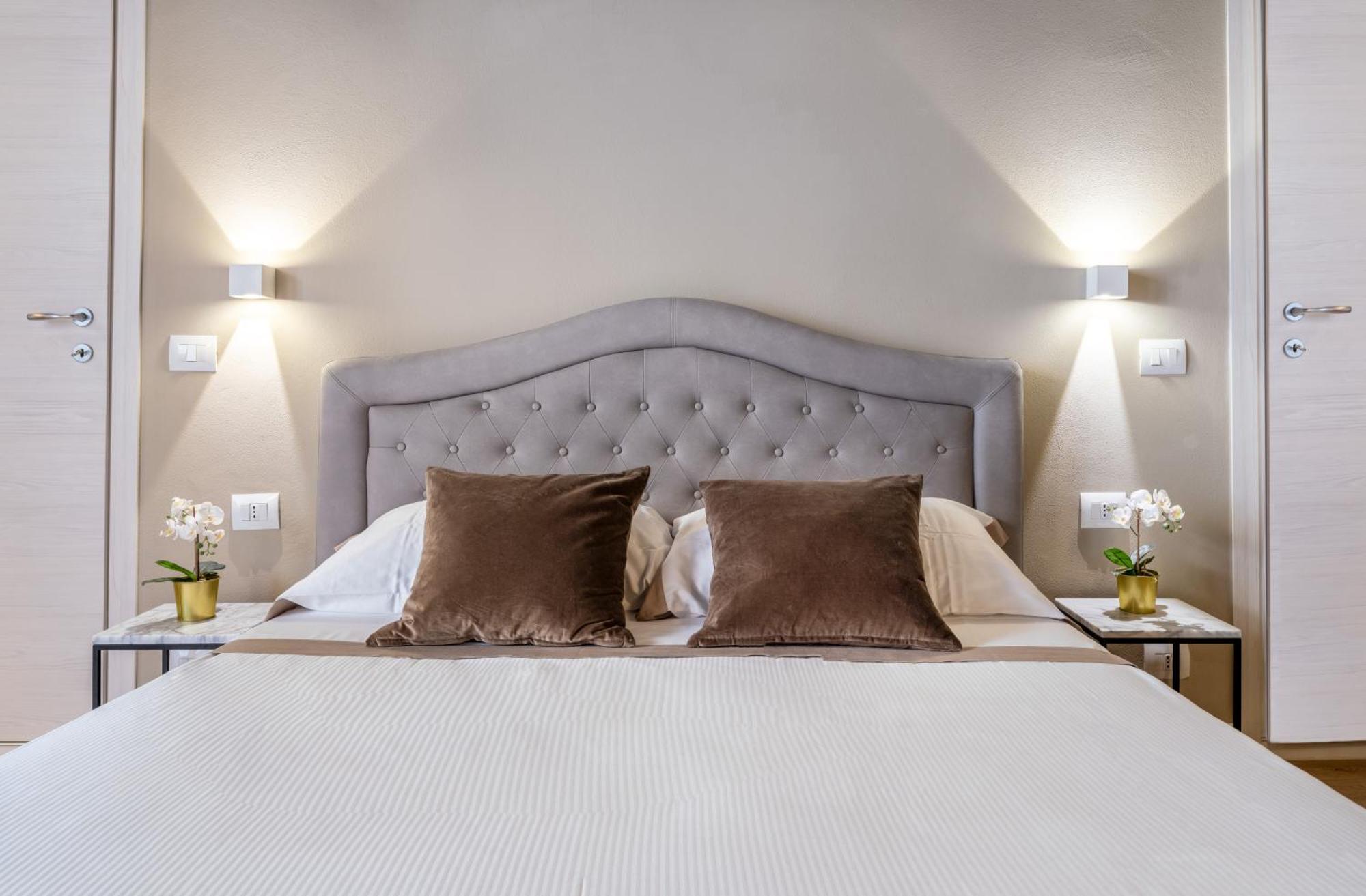Santa Croce Luxury Suite - Dolcevita Holiday Флоренция Екстериор снимка
