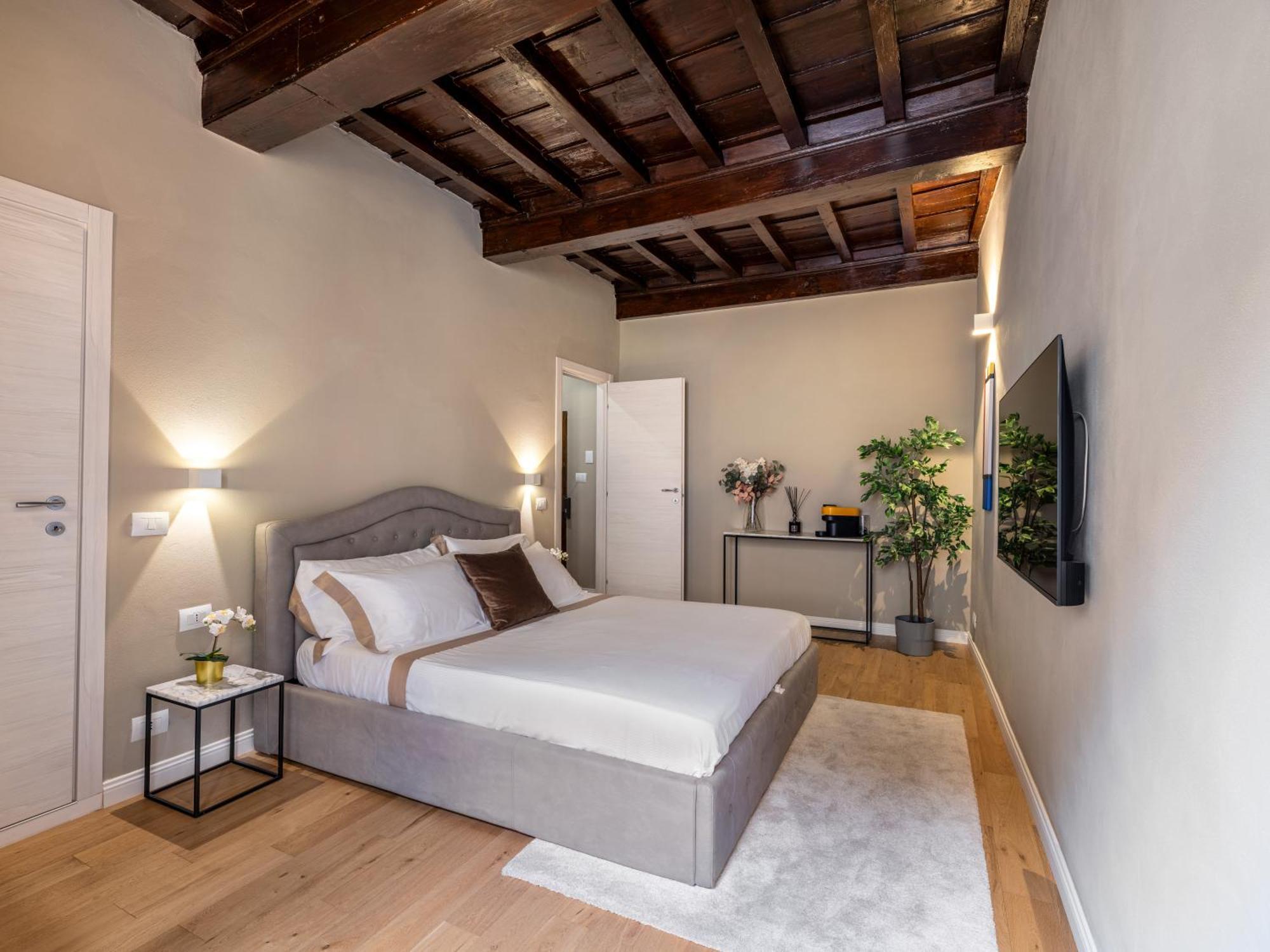 Santa Croce Luxury Suite - Dolcevita Holiday Флоренция Екстериор снимка